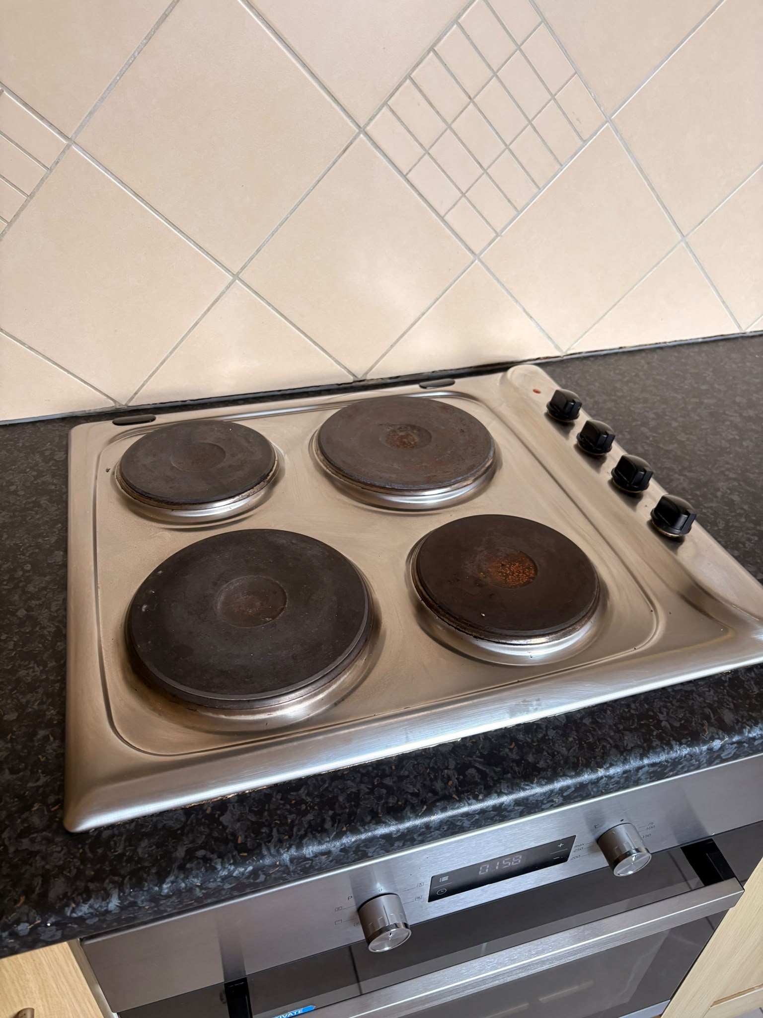 The same hob after being cleaned by Peppys